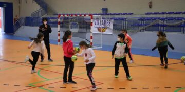Jornada de puertas abiertas para acercar el balonmano a los más pequeños
