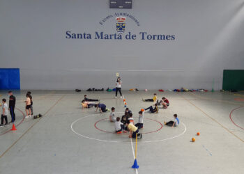 El balonmano reúne a 110 niños en el pabellón de Santa Marta