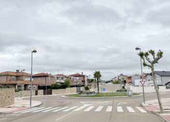 La renovación del alumbrado público a led continuará por la vía principal de acceso al municipio y la urbanización Carpihuelo