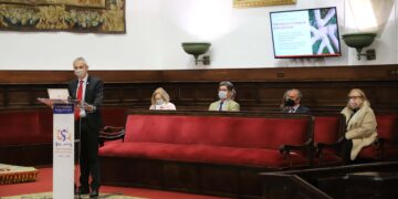 El rector de la Universidad de Salamanca denuncia la situación de agravio comparativo que han sufrido las universidades en las vacunaciones con respecto a otros niveles educativos