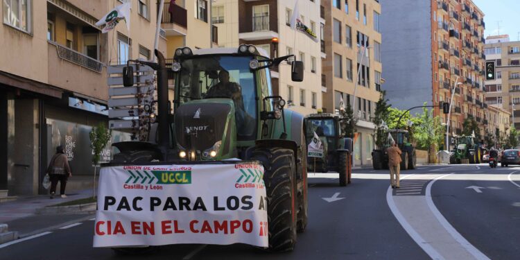 Tractores en las calles de Salamanca para exigir un reparto más justo en las ayudas