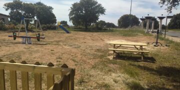 La urbanización Oasis Golf aumenta sus dotaciones con un parque infantil y un parque biosaludable