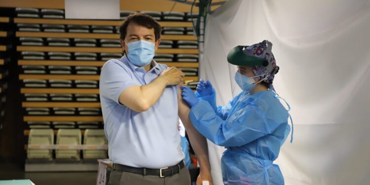 «Exigimos al Gobierno de España más vacunas porque tenemos la capacidad de incrementar el ritmo de vacunación»