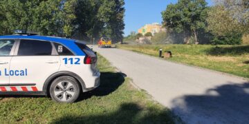 Los bomberos sofocan un  incendio originado en la Isla del Soto