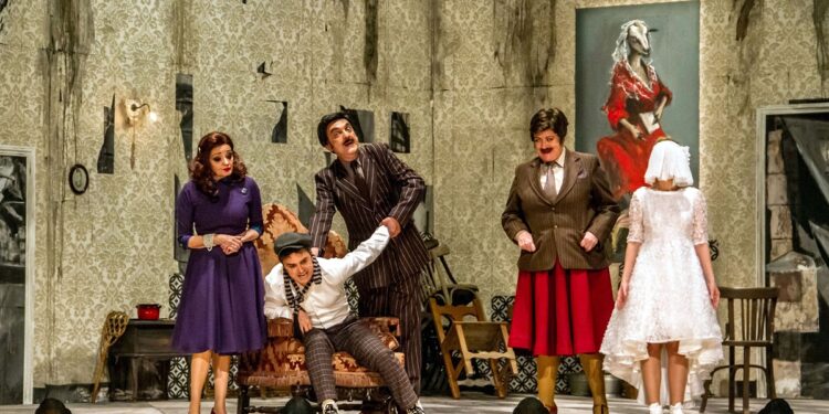 El teatro del absurdo llega al Liceo con ‘La sumisión y el porvenir está en los huevos’