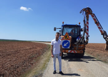 Carrascal arregla los caminos para evitar incendios en verano