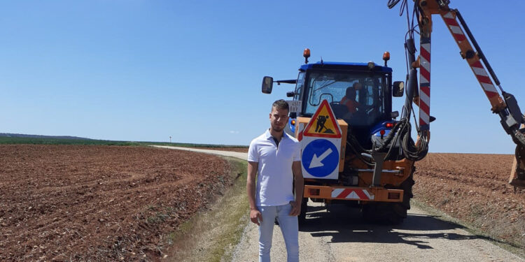 Carrascal arregla los caminos para evitar incendios en verano