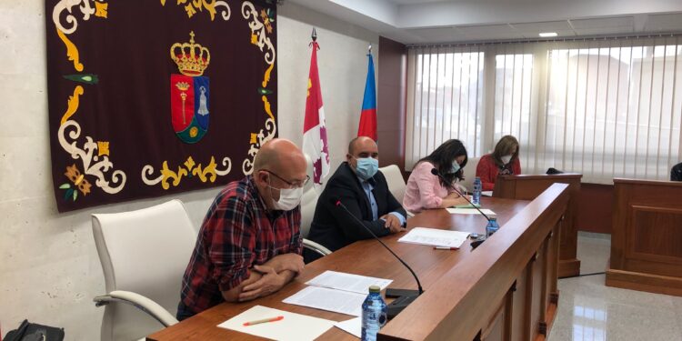 Villares libera 1,2 millones para equipamiento de la piscina cubierta, dos aparcamientos más en el polígono y mejora de instalaciones deportivas