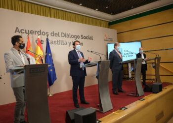 La atención a la dependencia y las políticas de empleo centran los grandes acuerdos del Diálogo Social firmado por la Junta y los agentes económicos y sociales