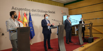 La atención a la dependencia y las políticas de empleo centran los grandes acuerdos del Diálogo Social firmado por la Junta y los agentes económicos y sociales