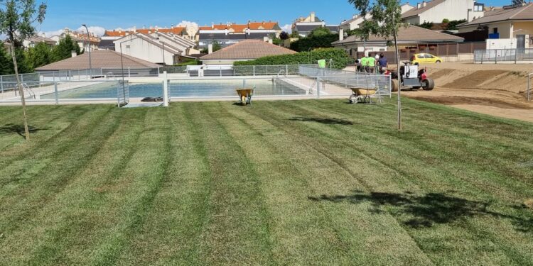 El Ayuntamiento de Carrascal completa la última fase de las piscinas municipales antes de su apertura