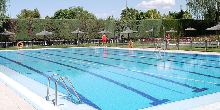 Los vecinos disfrutarán de las piscinas municipales este verano con dos turnos de baño diarios