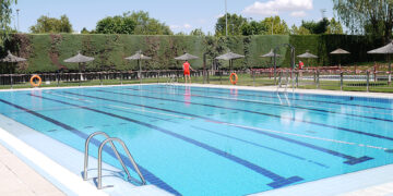 Las actividades de aquagym y yoga de ‘Carbajosa Move ON’ marcan la apertura de las piscinas municipales