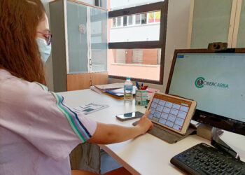 Los adolescentes de CiberCarba trasladan sus preocupaciones al estudio europeo de la imagen que internet y medios de comunicación proyectan sobre ellos