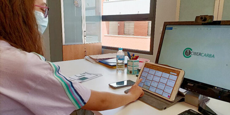 Los adolescentes de CiberCarba trasladan sus preocupaciones al estudio europeo de la imagen que internet y medios de comunicación proyectan sobre ellos