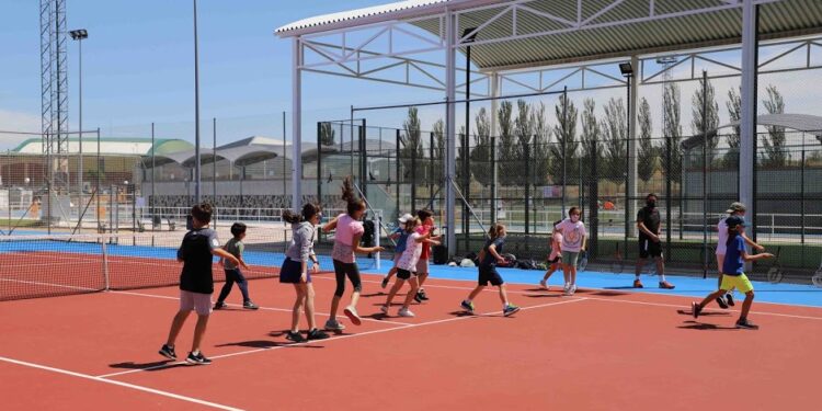 Las actividades deportivas de pádel, tenis y natación para este verano comenzarán el día 28