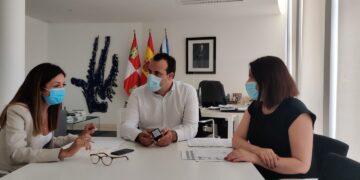 El convenio con el grupo Colisée ofrecerá ventajas para que los vecinos accedan a sus residencias