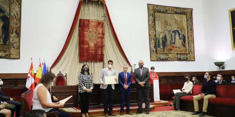 La Universidad reconoce el trabajo de 34 doctores por sus trabajos de investigación