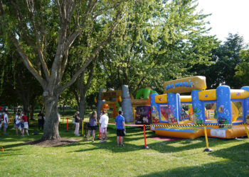 El deporte y los juegos infantiles se unen a la tradición para cerrar el fin de semana festivo