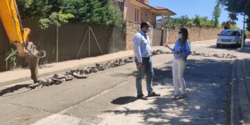 Santa Marta actúa en el Camino de Calvarrasa para acabar con los problemas de roturas en la red de agua