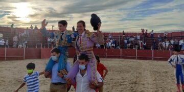 Las buenas maneras de Raquel Martín y el valor de ‘Jarocho’ destacan en la novillada sin picadores de Carrascal