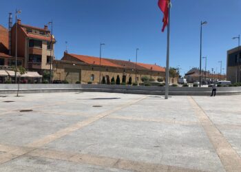 Una tenada cubrirá la bancada de la plaza de La Fuente para proteger a los vecinos del sol y la lluvia