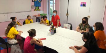 Las niñas de ‘Ciudad Amiga de la Infancia’ muestran su preocupación por el medio ambiente y la necesidad de reciclar en el ‘Día de la Basuraleza’