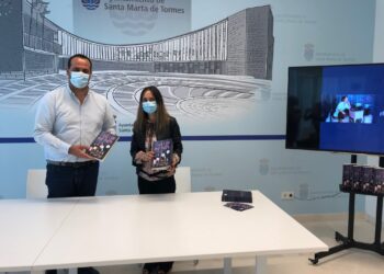 La autora santamartina, María Hernández, reflexiona sobre la vida en ‘Un viaje de mil millas’