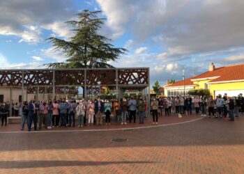 Concentración silenciosa de los vecinos de Doñinos para expresar su rechazo unánime a la violencia de género