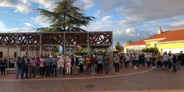 Concentración silenciosa de los vecinos de Doñinos para expresar su rechazo unánime a la violencia de género