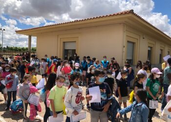 Homenaje de los padres a los alumnos y profesores del San Blas en un fin de curso entrañable y con estilo propio
