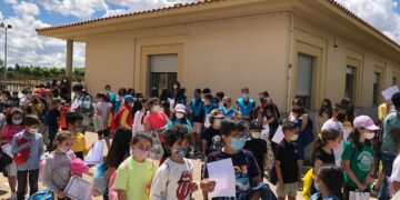Homenaje de los padres a los alumnos y profesores del San Blas en un fin de curso entrañable y con estilo propio