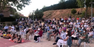 El público responde a la cita con el concierto solidario del ‘Solsticio de Verano’ a favor de la ONG Save the Children