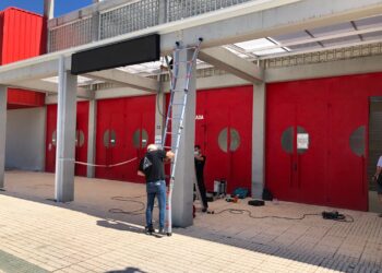 Nuevo canal de información con los vecinos a través de paneles electrónicos y una gran pantalla led