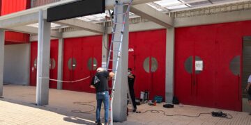 Nuevo canal de información con los vecinos a través de paneles electrónicos y una gran pantalla led