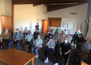Emotivo homenaje a Manuel Martín en su despedida como presidente de la Asociación de Mayores ‘La Amistad’