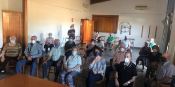 Emotivo homenaje a Manuel Martín en su despedida como presidente de la Asociación de Mayores ‘La Amistad’