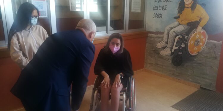 El IES Martínez Uribarri presenta pinturas murales sobre igualdad, rechazo o bullying