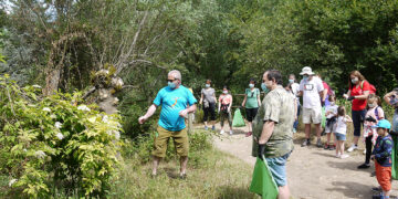 Los clientes del Centro Comercial El Tormes disfrutan de una jornada familiar ambiental con la Fundación Tormes-EB