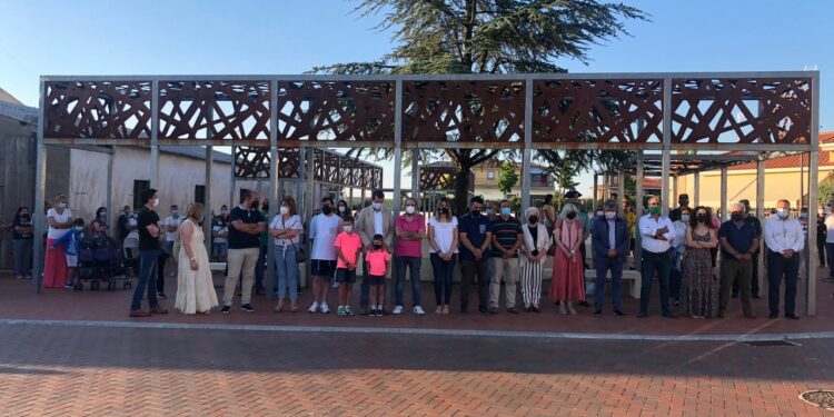 Salamanca muestra su rechazo a la violencia machista tras la muerte de la mujer apuñalada en Doñinos