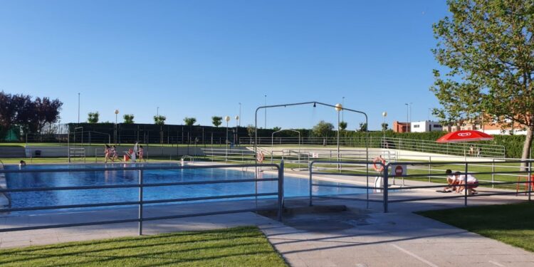 Cabrerizos adelanta la temporada de baño y es el primero en abrir las piscinas municipales