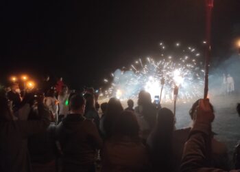 Los vecinos de Monterrubio, fieles a la cita con la ‘Noche de las Luciérnagas’