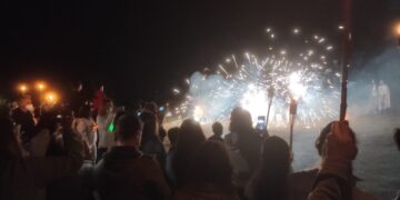 Los vecinos de Monterrubio, fieles a la cita con la ‘Noche de las Luciérnagas’