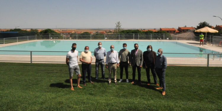 Más de 4.000 metros, 2 vasos, vestuarios y cafetería, las instalaciones de las piscinas municipales