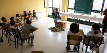 Aumenta el 30% el cheque escolar para la compra de libros y material escolar del próximo curso