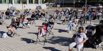 Espectáculo circense y música dan el pistoletazo de salida a las celebraciones del Santísimo
