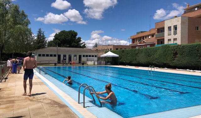 Las familias podrán adquirir abonos para las piscinas municipales tras mejorar la situación sanitaria y pasar a fase 1