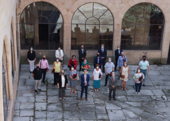 La Universidad reconoce la trayectoria profesional de sus trabajadores