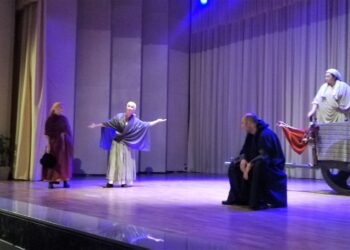 Santa Marta despide con risas al teatro de los ‘Circuitos Escénicos’ de la Junta hasta el próximo curso