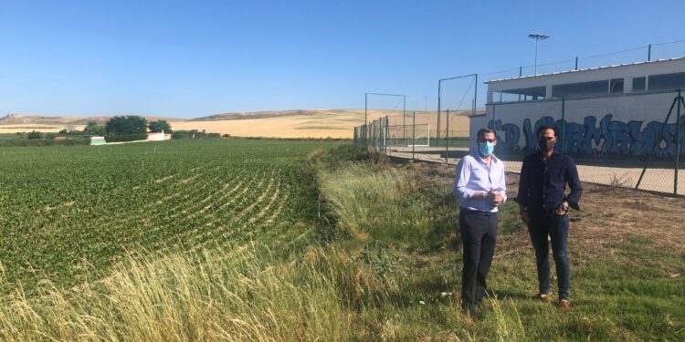 La primera fase de ampliación del campo de fútbol comenzará con las gradas y el aparcamiento antes de final de año